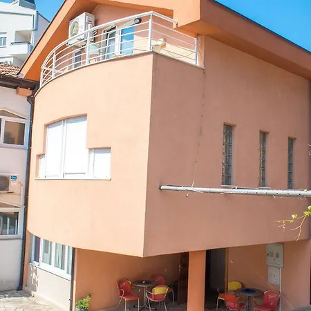 Guest house Stari Grad 3*