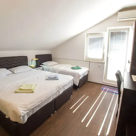 Guest house Stari Grad 3*